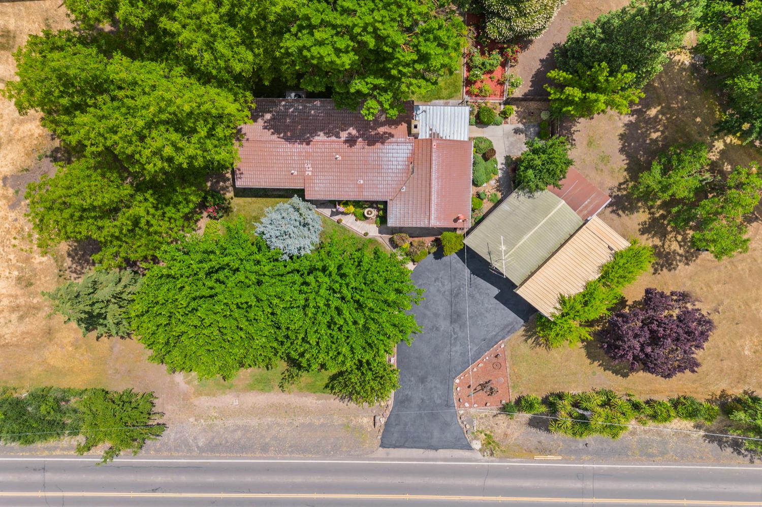 Detail Gallery Image 3 of 49 For 3920 S Escalon Bellota Rd, Farmington,  CA 95230 - 3 Beds | 1/1 Baths