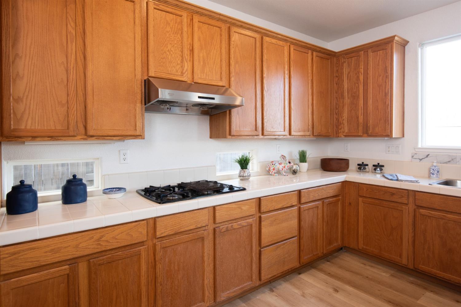 Detail Gallery Image 15 of 59 For 3012 Edgeview Dr, Modesto,  CA 95355 - 5 Beds | 3/1 Baths