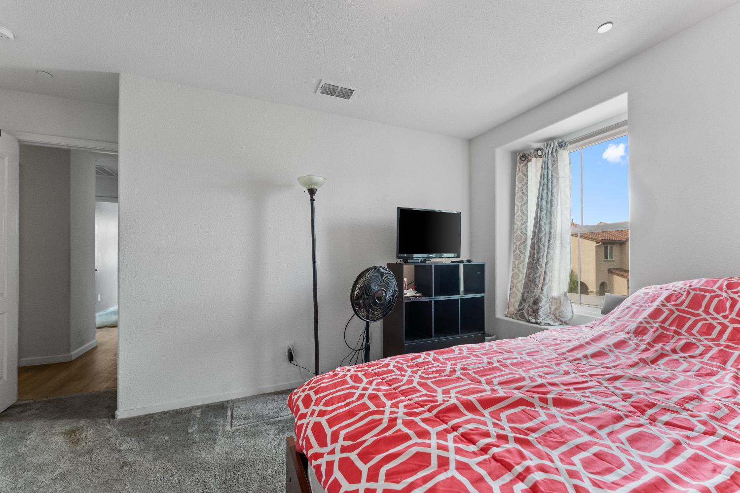 Detail Gallery Image 26 of 59 For 8269 Red Rock Dr, Sacramento,  CA 95829 - 4 Beds | 2/1 Baths