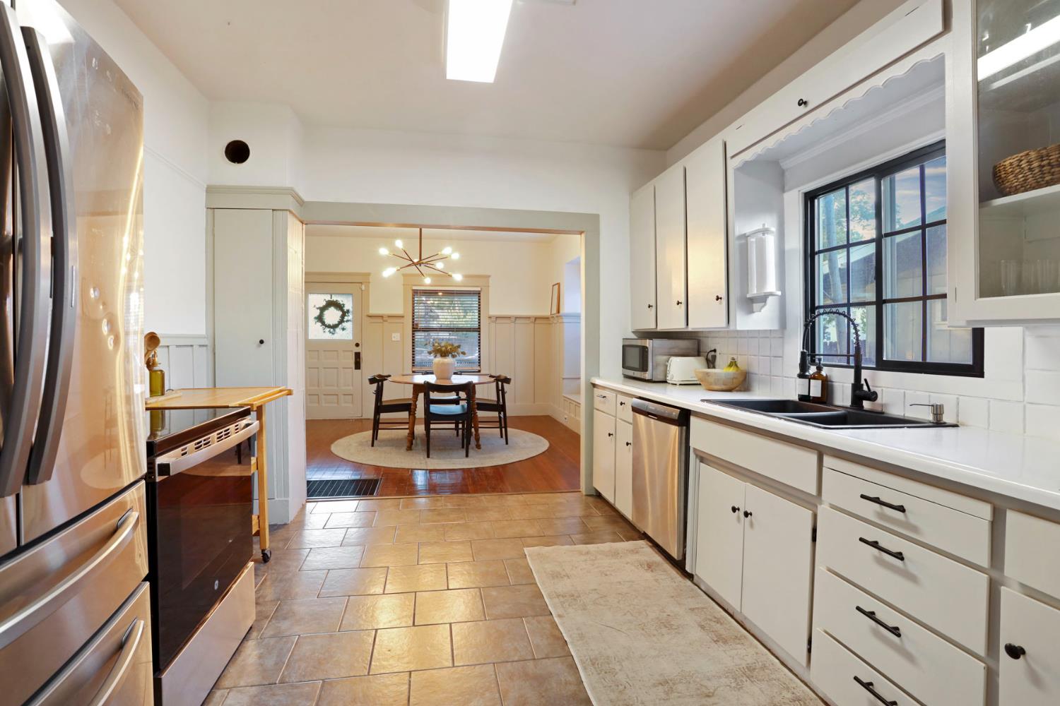 Detail Gallery Image 8 of 30 For 526 Mitchell Ave, Turlock,  CA 95380 - 4 Beds | 1 Baths
