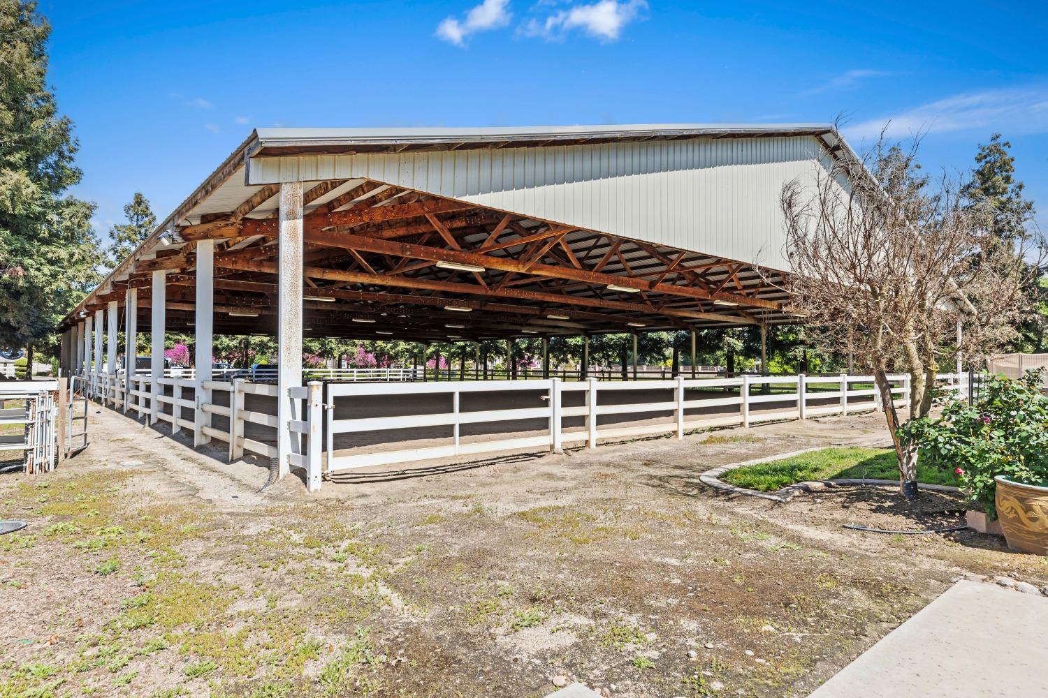 Detail Gallery Image 21 of 77 For 5000 Peach Blossom Ln, Oakdale,  CA 95361 - 5 Beds | 3/1 Baths