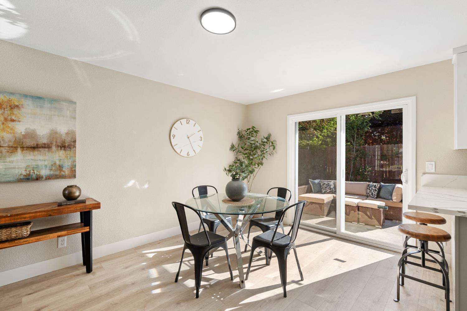 Detail Gallery Image 8 of 25 For 8046 Center Pkwy, Sacramento,  CA 95823 - 3 Beds | 2 Baths