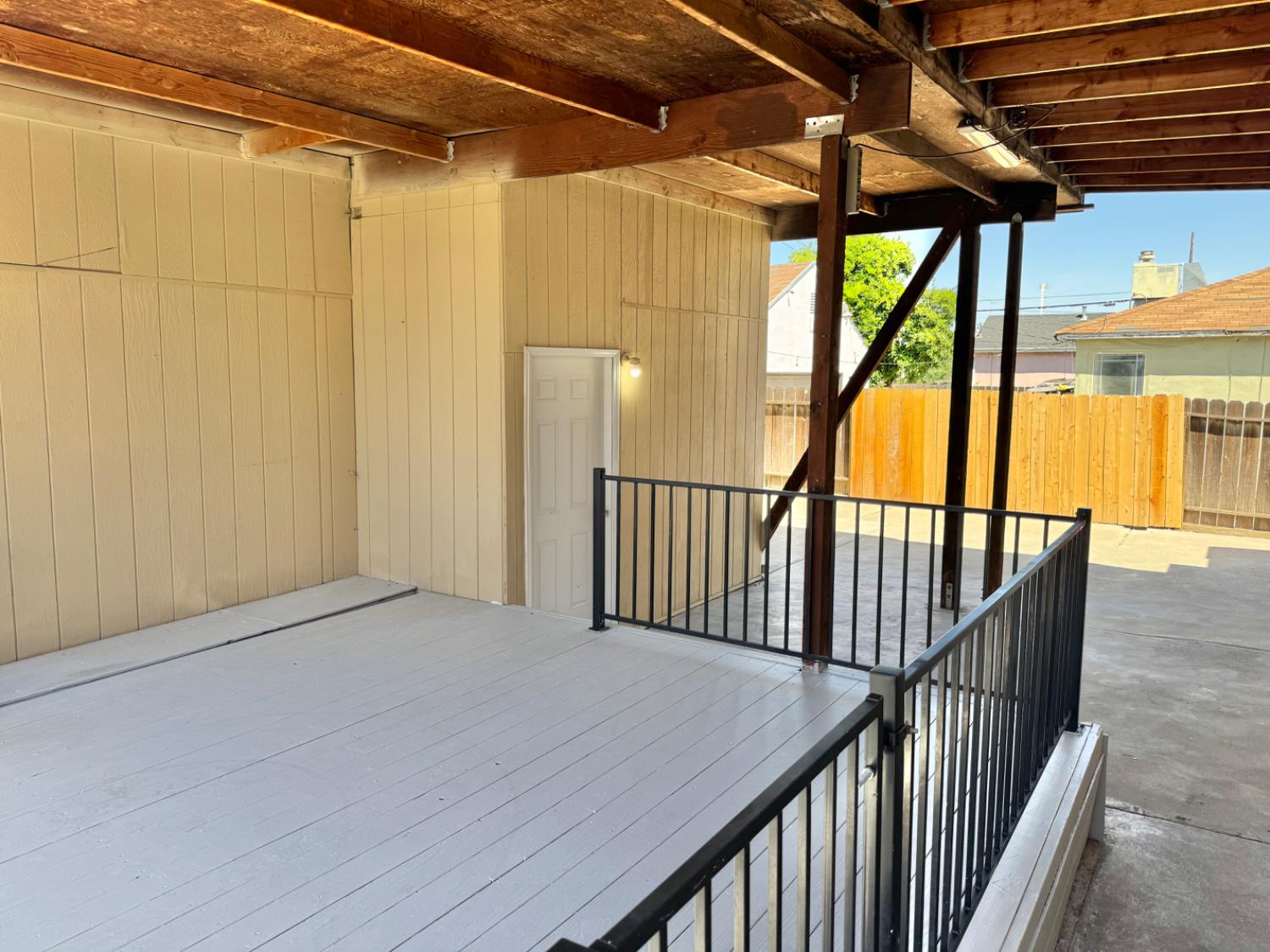 Detail Gallery Image 14 of 23 For 3611 West Ln, Stockton,  CA 95204 - 2 Beds | 2 Baths