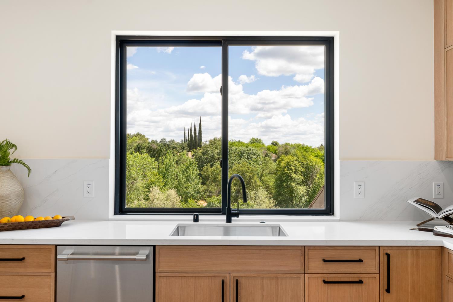 Detail Gallery Image 20 of 59 For 407 East St, Roseville,  CA 95678 - 4 Beds | 4 Baths