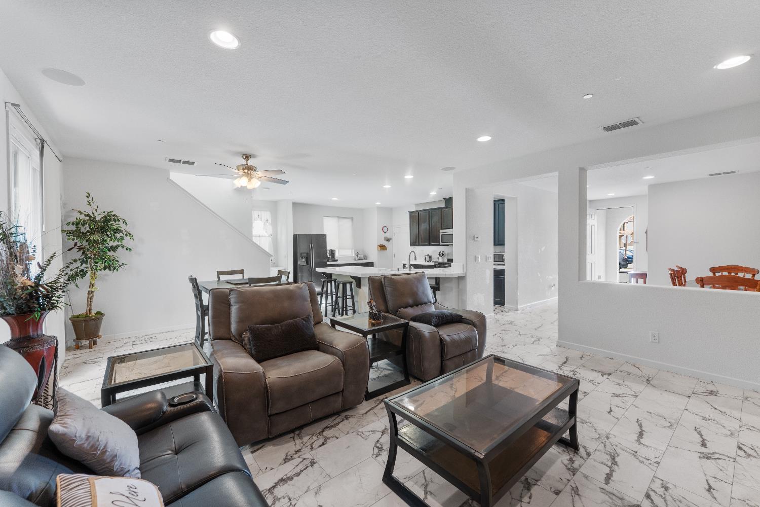 Detail Gallery Image 8 of 59 For 8269 Red Rock Dr, Sacramento,  CA 95829 - 4 Beds | 2/1 Baths