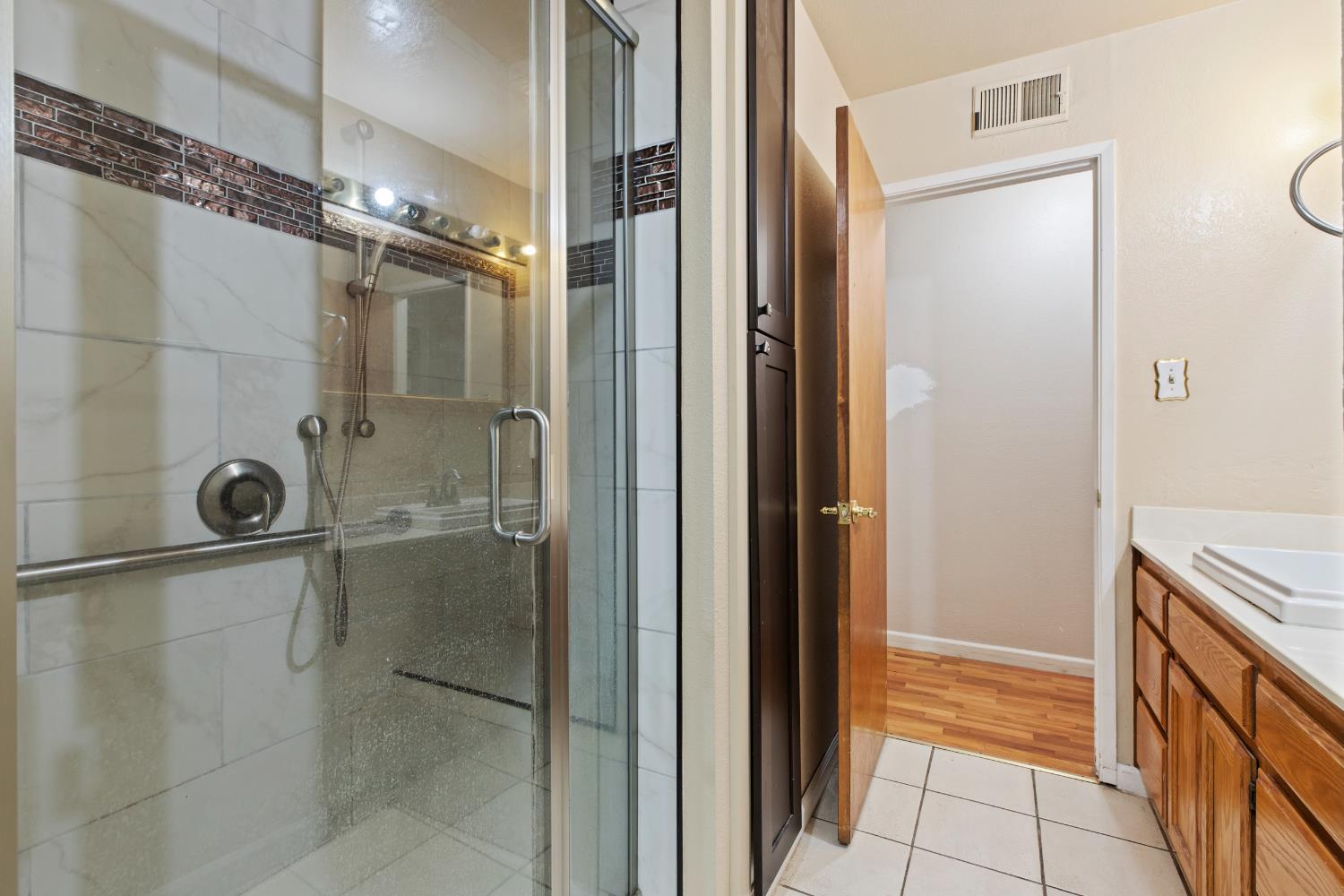 Detail Gallery Image 16 of 43 For 2037 Wally Ct, Modesto,  CA 95350 - 3 Beds | 3 Baths