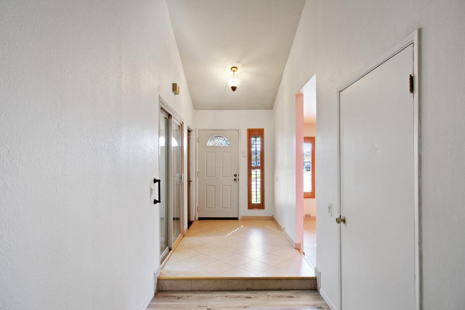 Detail Gallery Image 3 of 25 For 50 Willowood Dr, Oakdale,  CA 95361 - 3 Beds | 2 Baths