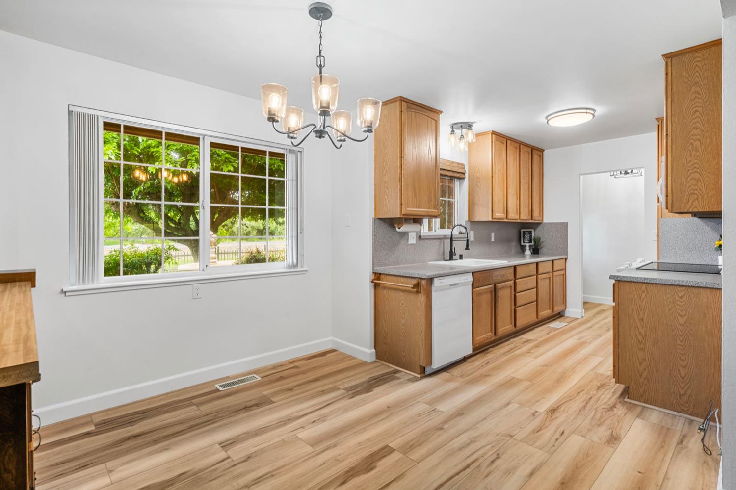 Detail Gallery Image 16 of 49 For 3920 S Escalon Bellota Rd, Farmington,  CA 95230 - 3 Beds | 1/1 Baths