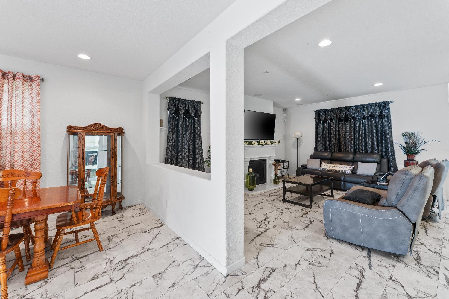 Detail Gallery Image 15 of 59 For 8269 Red Rock Dr, Sacramento,  CA 95829 - 4 Beds | 2/1 Baths