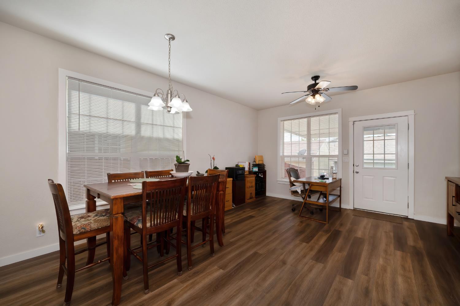 Detail Gallery Image 10 of 37 For 105 Hickory St, Roseville,  CA 95678 - 3 Beds | 2/1 Baths