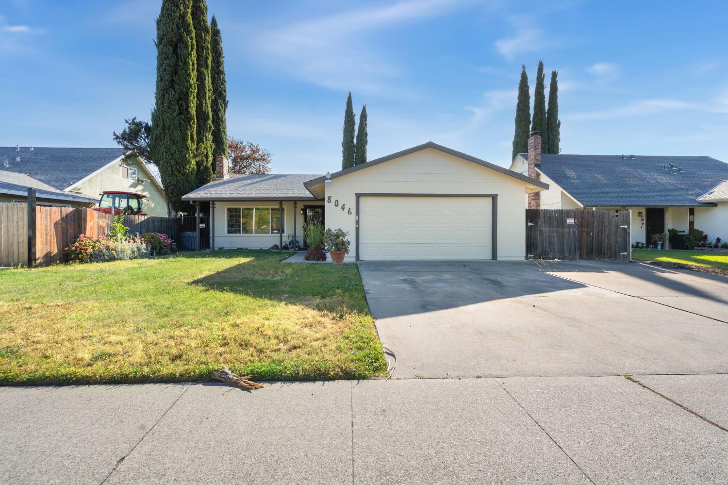 Detail Gallery Image 1 of 25 For 8046 Center Pkwy, Sacramento,  CA 95823 - 3 Beds | 2 Baths