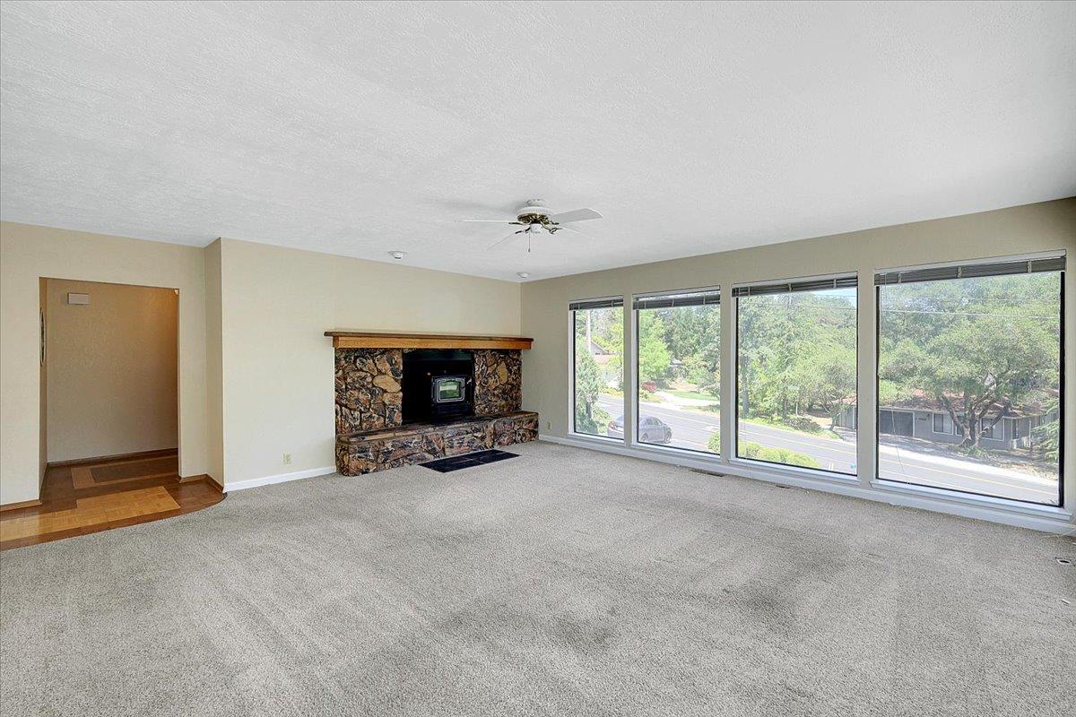 Detail Gallery Image 2 of 60 For 11211 N Lakeshore, Auburn,  CA 95602 - 3 Beds | 2 Baths