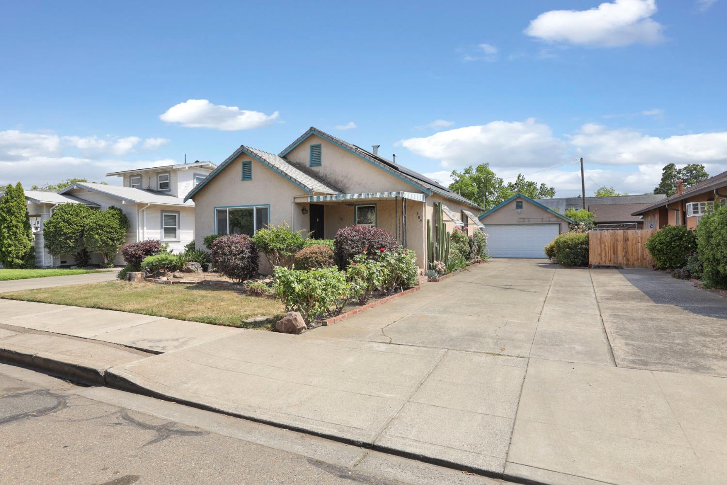 Detail Gallery Image 35 of 39 For 304 E Tokay St, Lodi,  CA 95240 - 2 Beds | 2 Baths