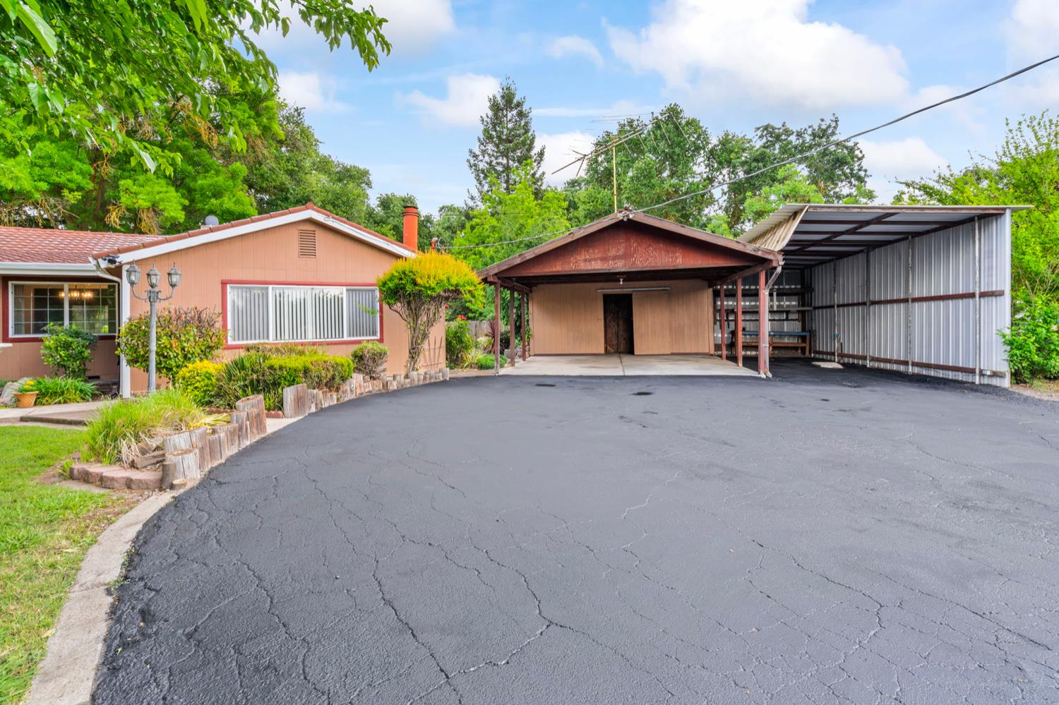 Detail Gallery Image 5 of 49 For 3920 S Escalon Bellota Rd, Farmington,  CA 95230 - 3 Beds | 1/1 Baths