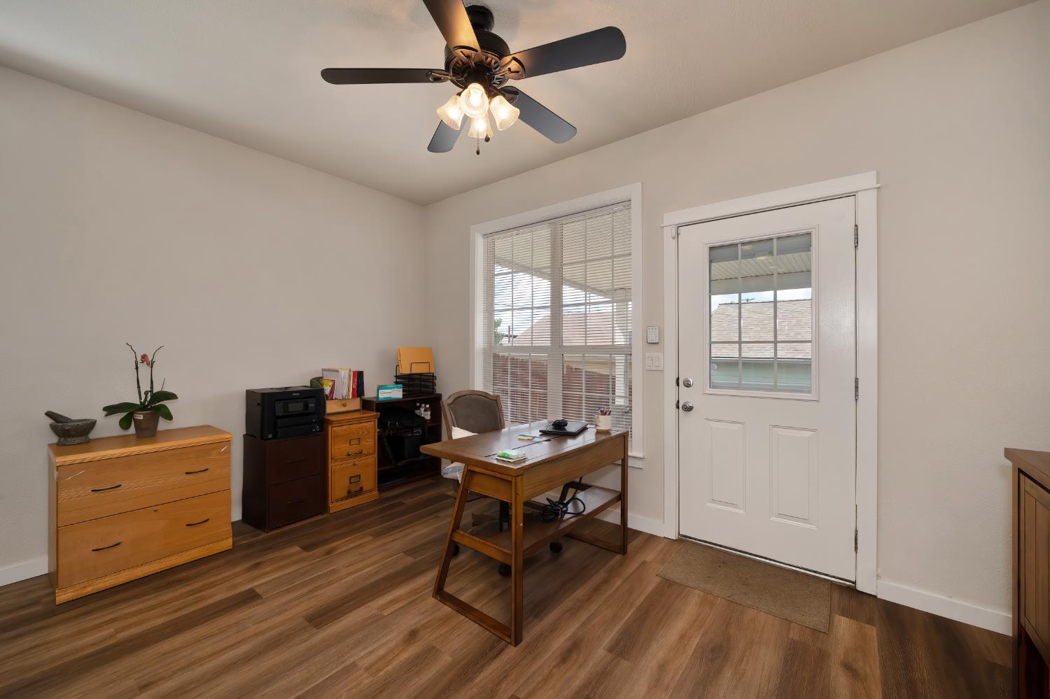 Detail Gallery Image 12 of 37 For 105 Hickory St, Roseville,  CA 95678 - 3 Beds | 2/1 Baths