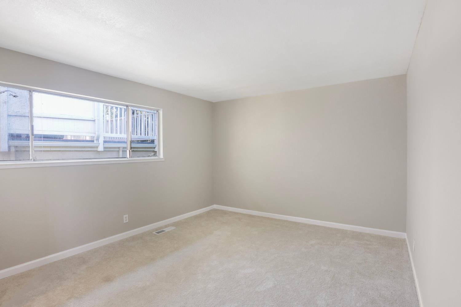 Detail Gallery Image 20 of 34 For 9214 Golf Links Rd, Oakland,  CA 94605 - 3 Beds | 2 Baths