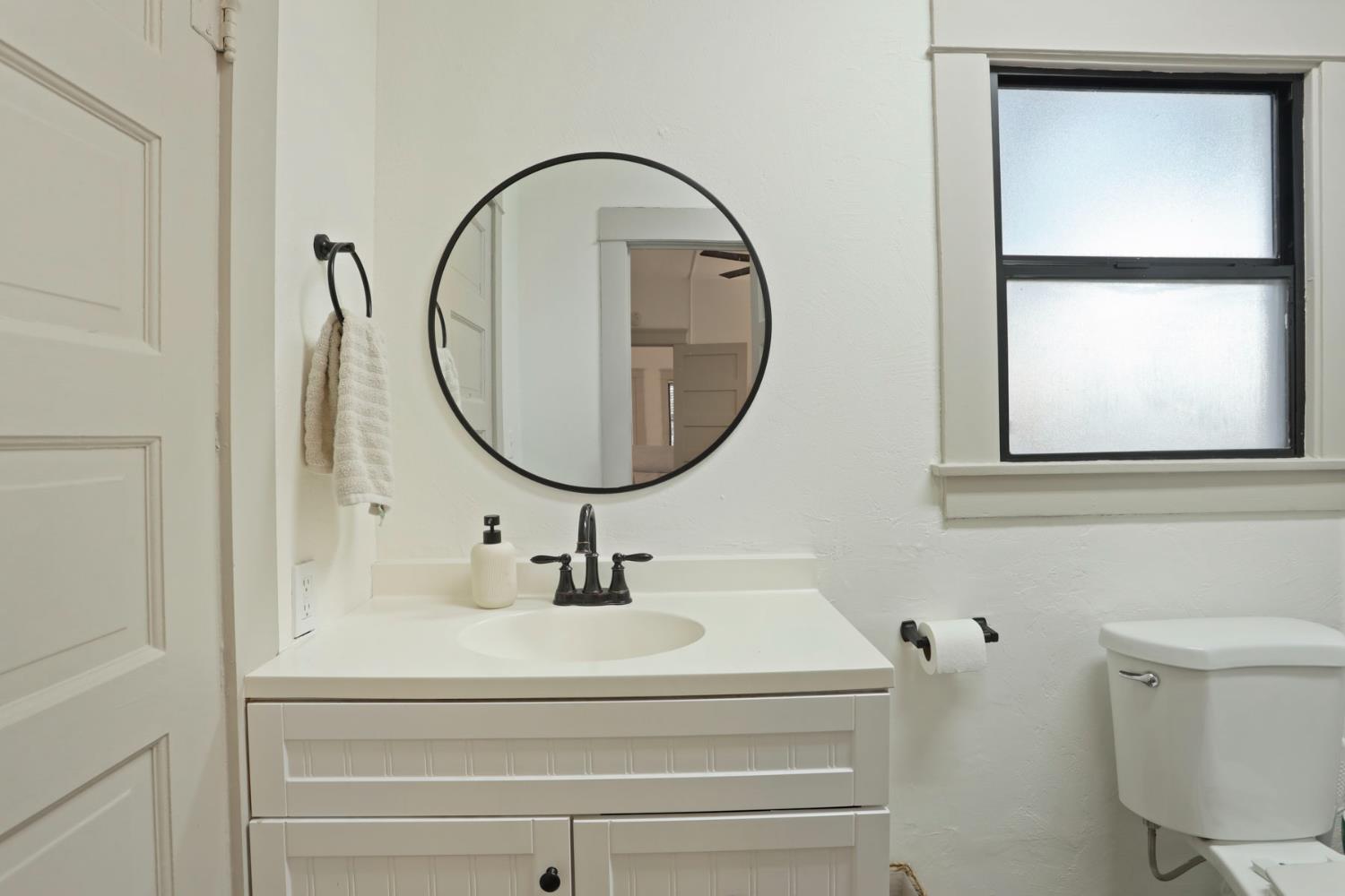 Detail Gallery Image 16 of 30 For 526 Mitchell Ave, Turlock,  CA 95380 - 4 Beds | 1 Baths