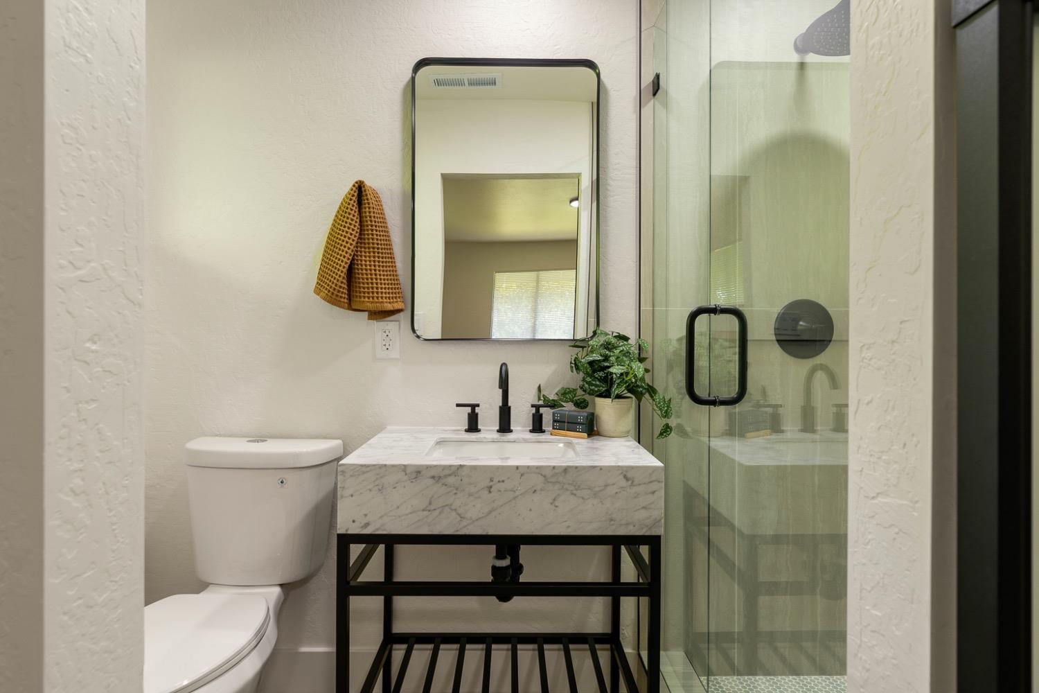 Detail Gallery Image 23 of 53 For 6612 13th St, Sacramento,  CA 95831 - 3 Beds | 2 Baths