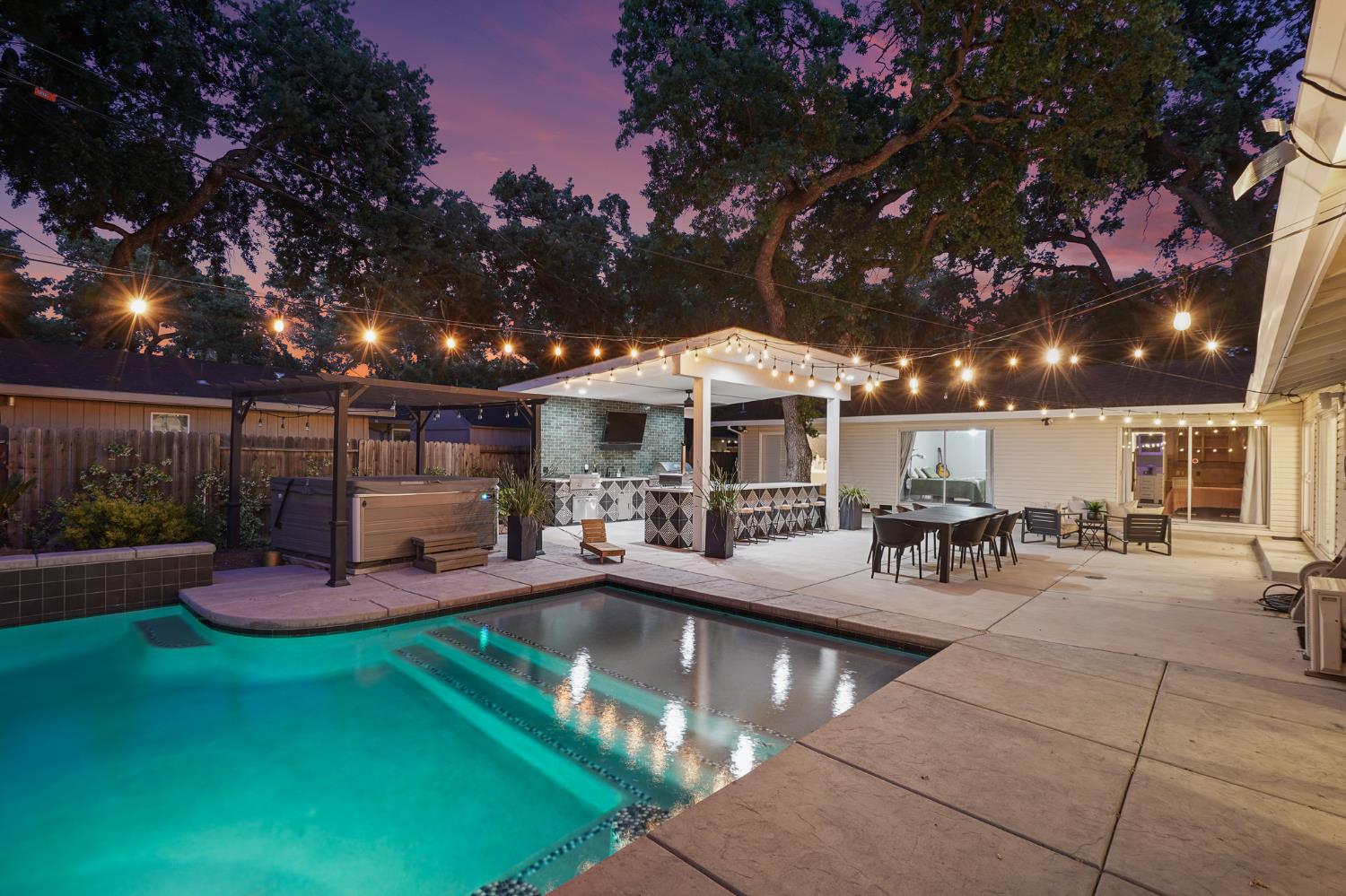 Detail Gallery Image 2 of 79 For 2321 Bonniebrook Dr, Stockton,  CA 95207 - 3 Beds | 2/1 Baths