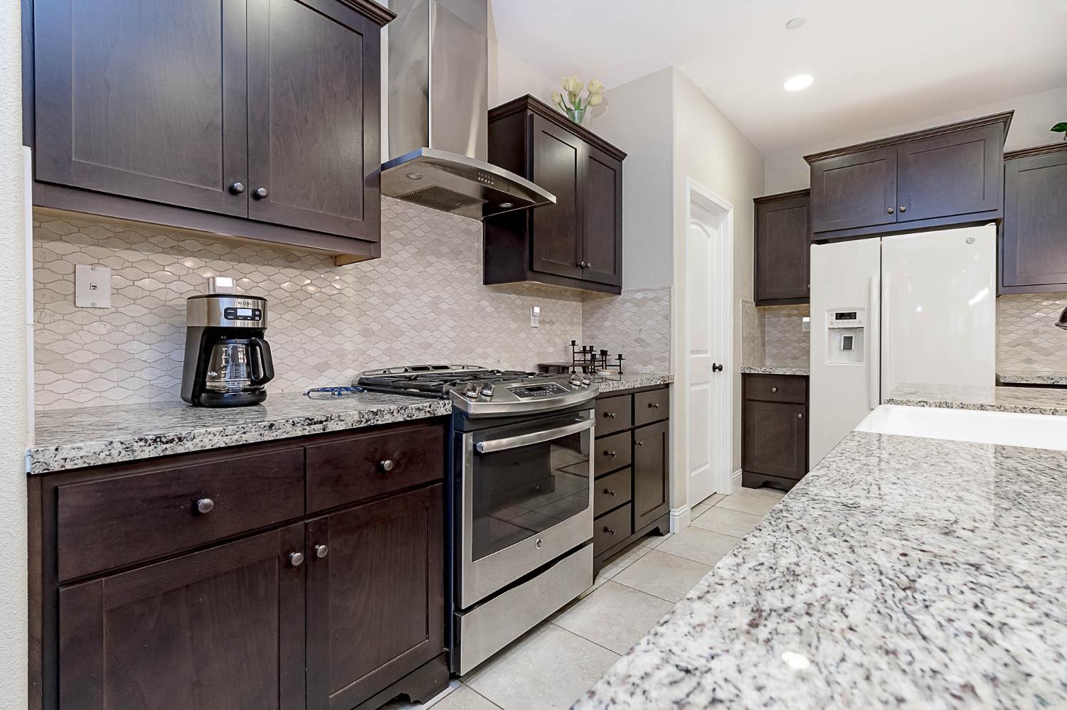 Detail Gallery Image 11 of 38 For 582 Pasture Ave, Lathrop,  CA 95330 - 4 Beds | 3 Baths