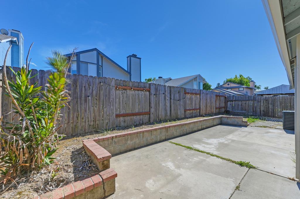 Peach Leaf Court, Sacramento, California image 33