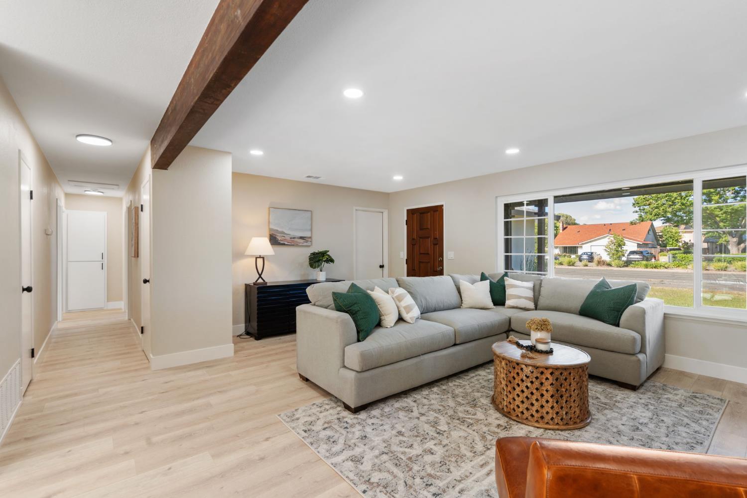 Detail Gallery Image 6 of 25 For 8046 Center Pkwy, Sacramento,  CA 95823 - 3 Beds | 2 Baths