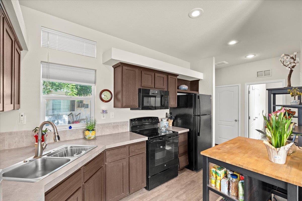 Detail Gallery Image 5 of 21 For 4800 Auburn Folsom Rd 70, Loomis,  CA 95650 - 1 Beds | 1 Baths