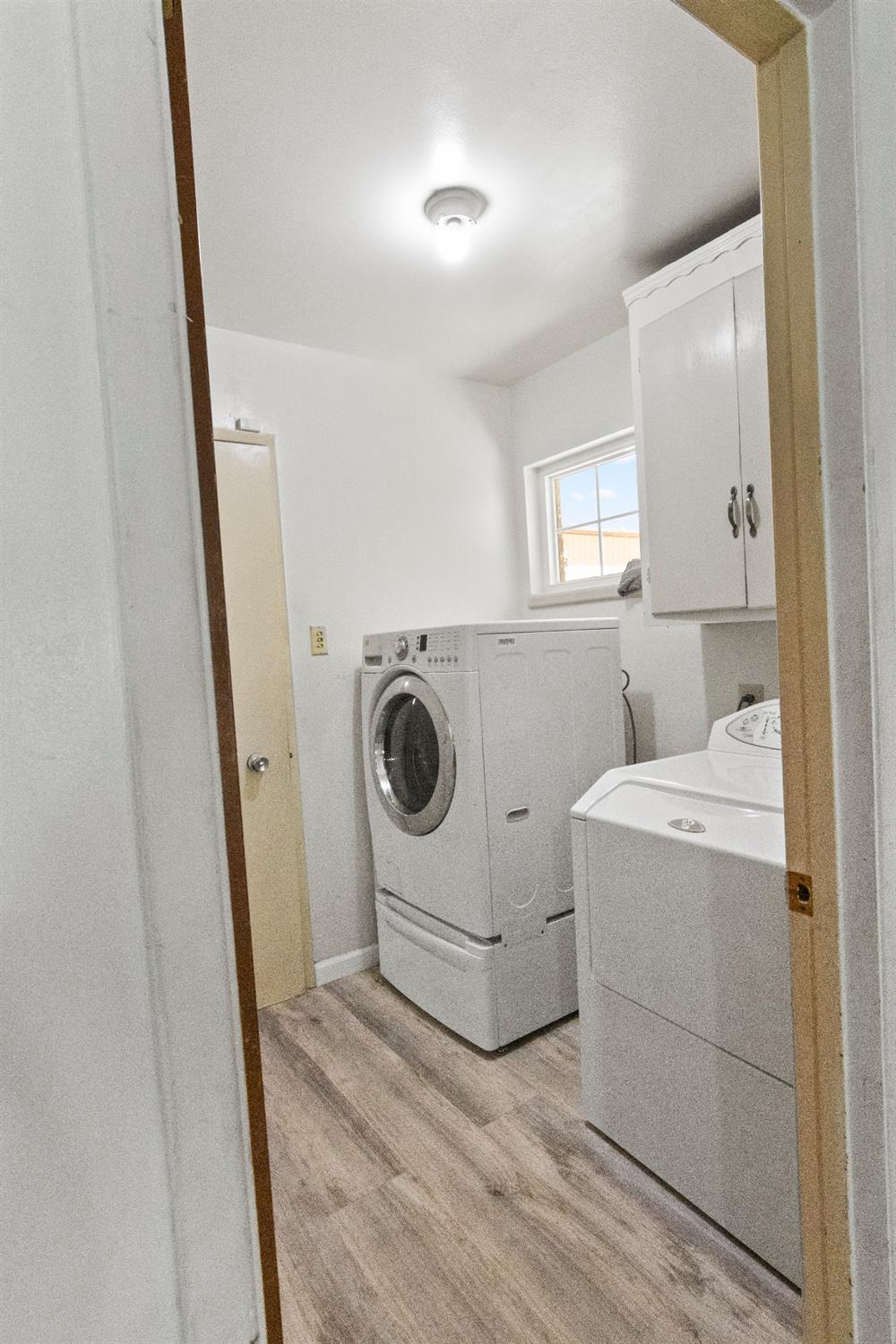 Detail Gallery Image 19 of 30 For 6281 Denslow Way, Sacramento,  CA 95823 - 4 Beds | 4 Baths