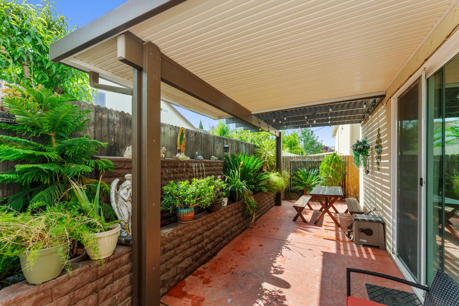 Detail Gallery Image 40 of 59 For 8269 Red Rock Dr, Sacramento,  CA 95829 - 4 Beds | 2/1 Baths