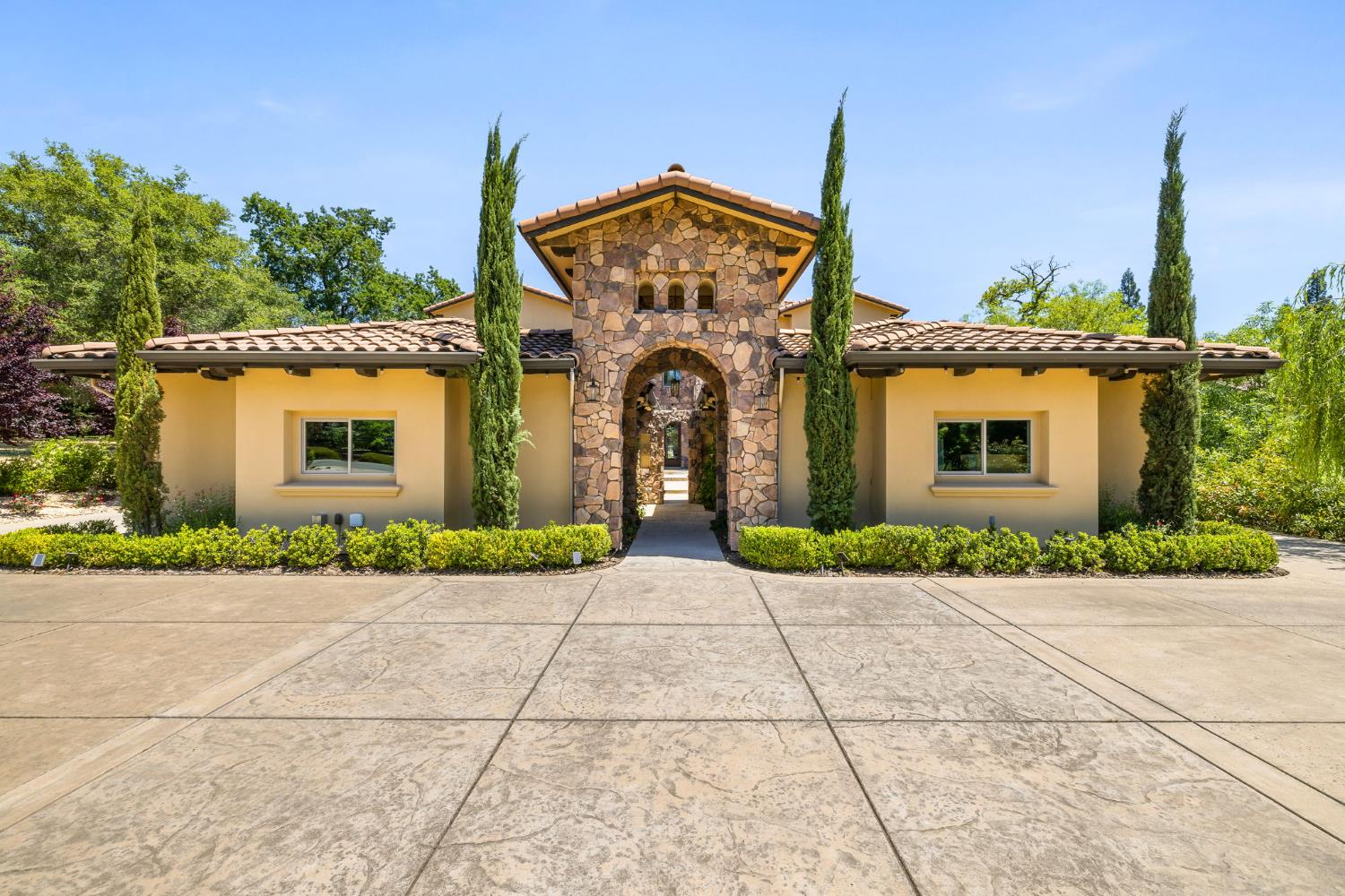 Detail Gallery Image 6 of 98 For 5521 Monte Claire Ln, Loomis,  CA 95650 - 6 Beds | 6/1 Baths