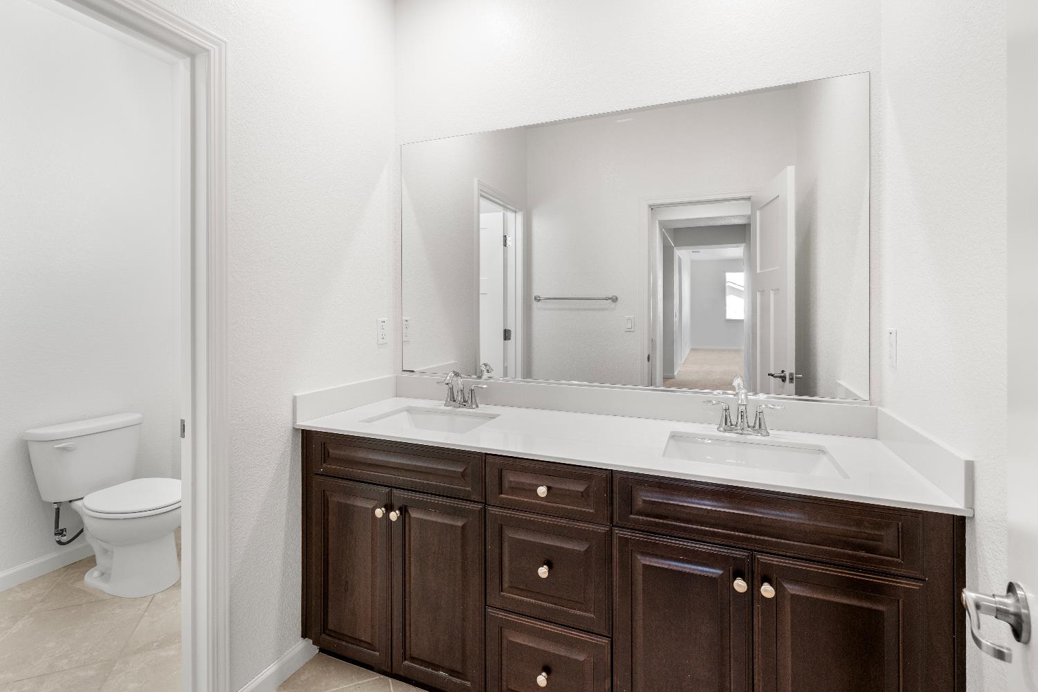Detail Gallery Image 37 of 42 For 7450 Hanfield Dr, Sacramento,  CA 95829 - 4 Beds | 3/1 Baths