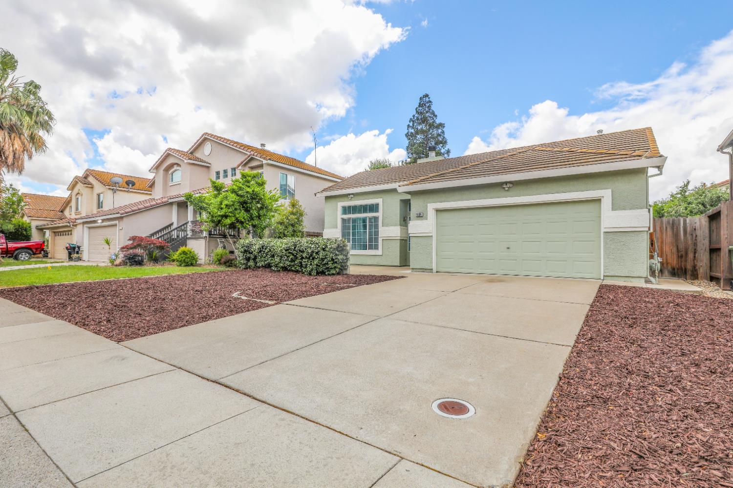 Detail Gallery Image 3 of 35 For 9134 Bungalow Way, Elk Grove,  CA 95758 - 3 Beds | 2 Baths