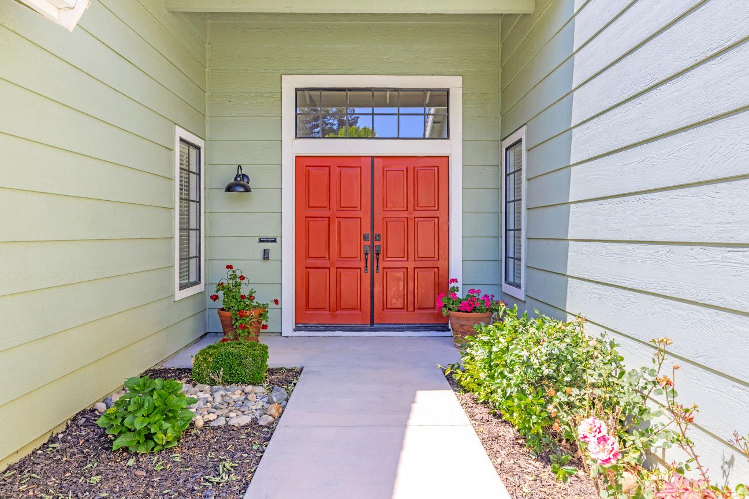 Detail Gallery Image 5 of 34 For 3203 Osuna Way, Sacramento,  CA 95833 - 3 Beds | 2 Baths