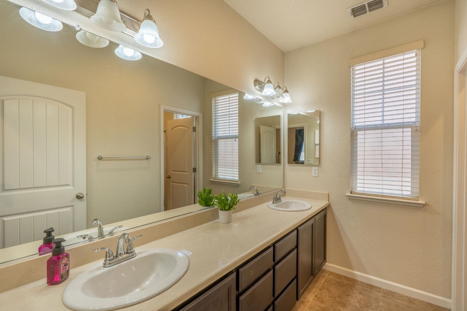 Detail Gallery Image 27 of 34 For 3905 Lookout Dr, Modesto,  CA 95355 - 3 Beds | 2/1 Baths