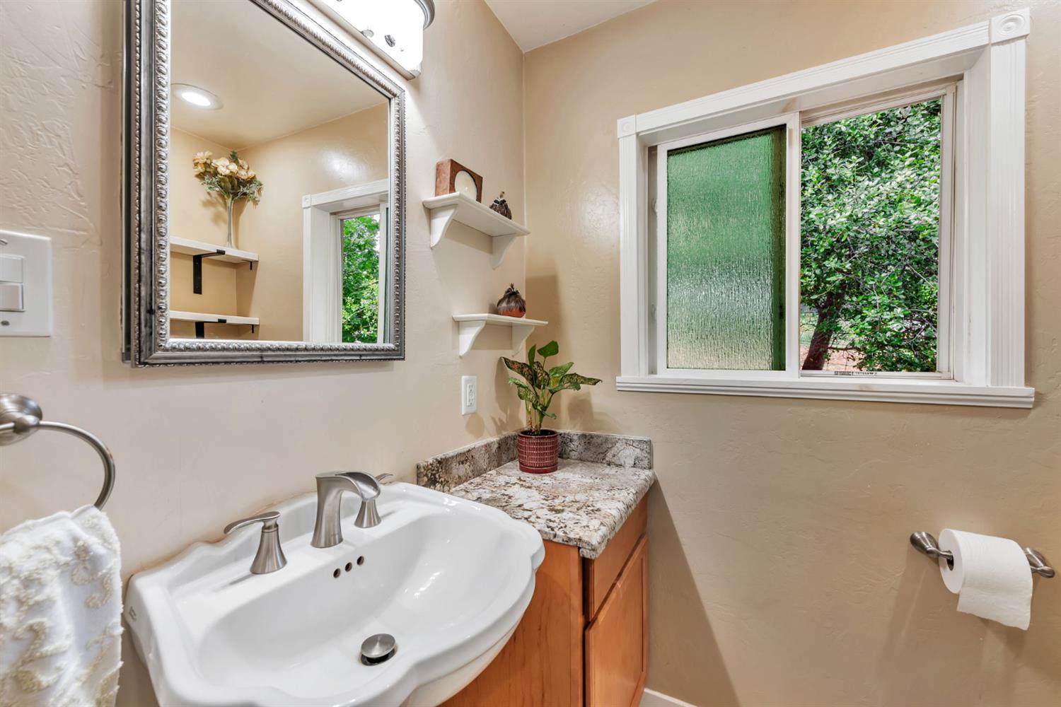 Detail Gallery Image 17 of 41 For 22175 Placer Hills Rd, Colfax,  CA 95713 - 6 Beds | 3 Baths