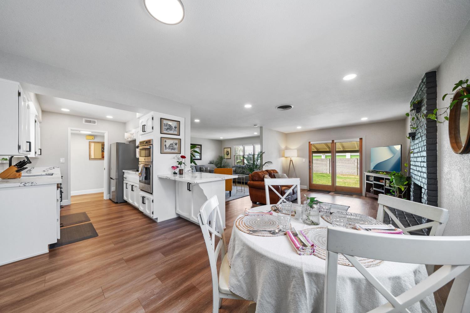 Detail Gallery Image 15 of 31 For 7037 Wilshire Cir, Sacramento,  CA 95822 - 3 Beds | 2 Baths