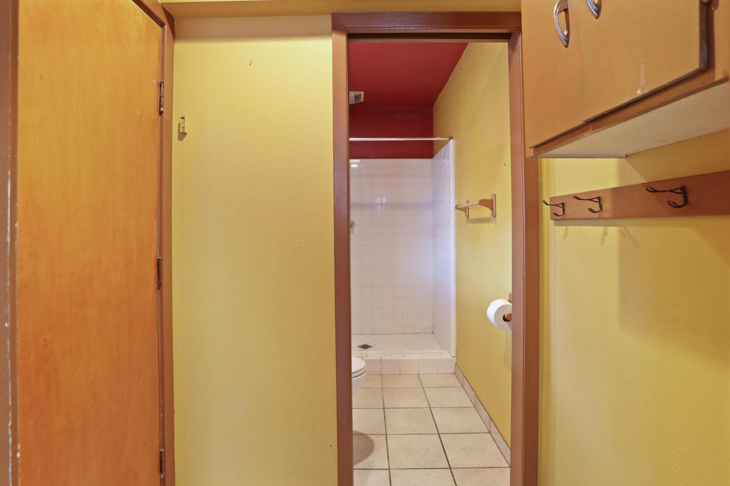 Detail Gallery Image 16 of 39 For 304 E Tokay St, Lodi,  CA 95240 - 2 Beds | 2 Baths