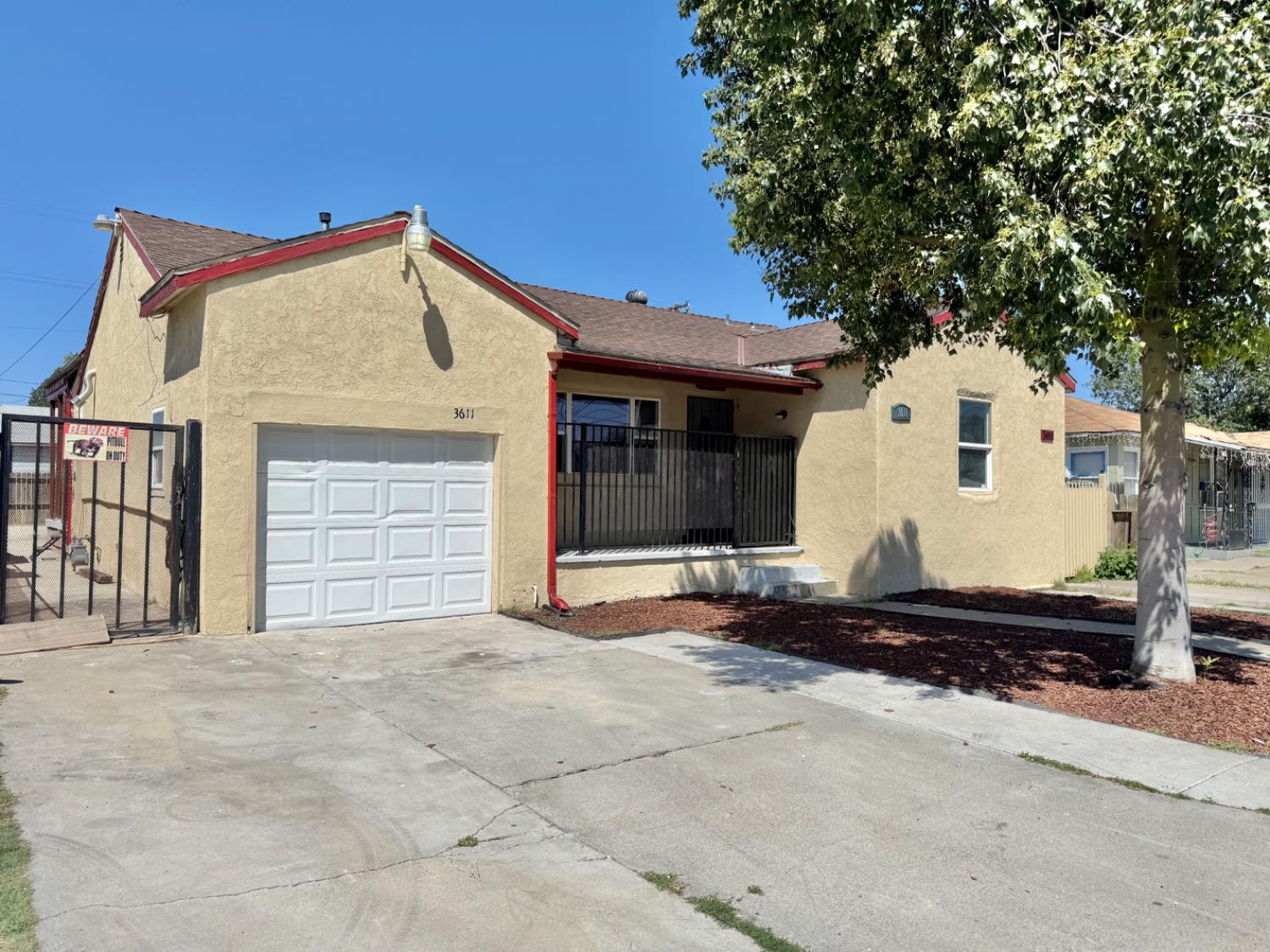 Detail Gallery Image 1 of 23 For 3611 West Ln, Stockton,  CA 95204 - 2 Beds | 2 Baths