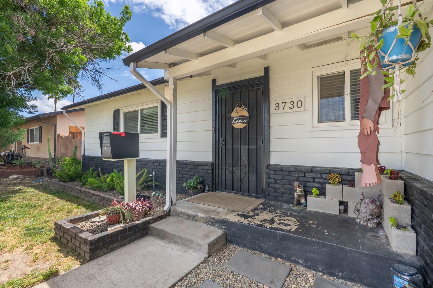 Detail Gallery Image 4 of 27 For 3730 Stanislaus St, Riverbank,  CA 95367 - 3 Beds | 2 Baths