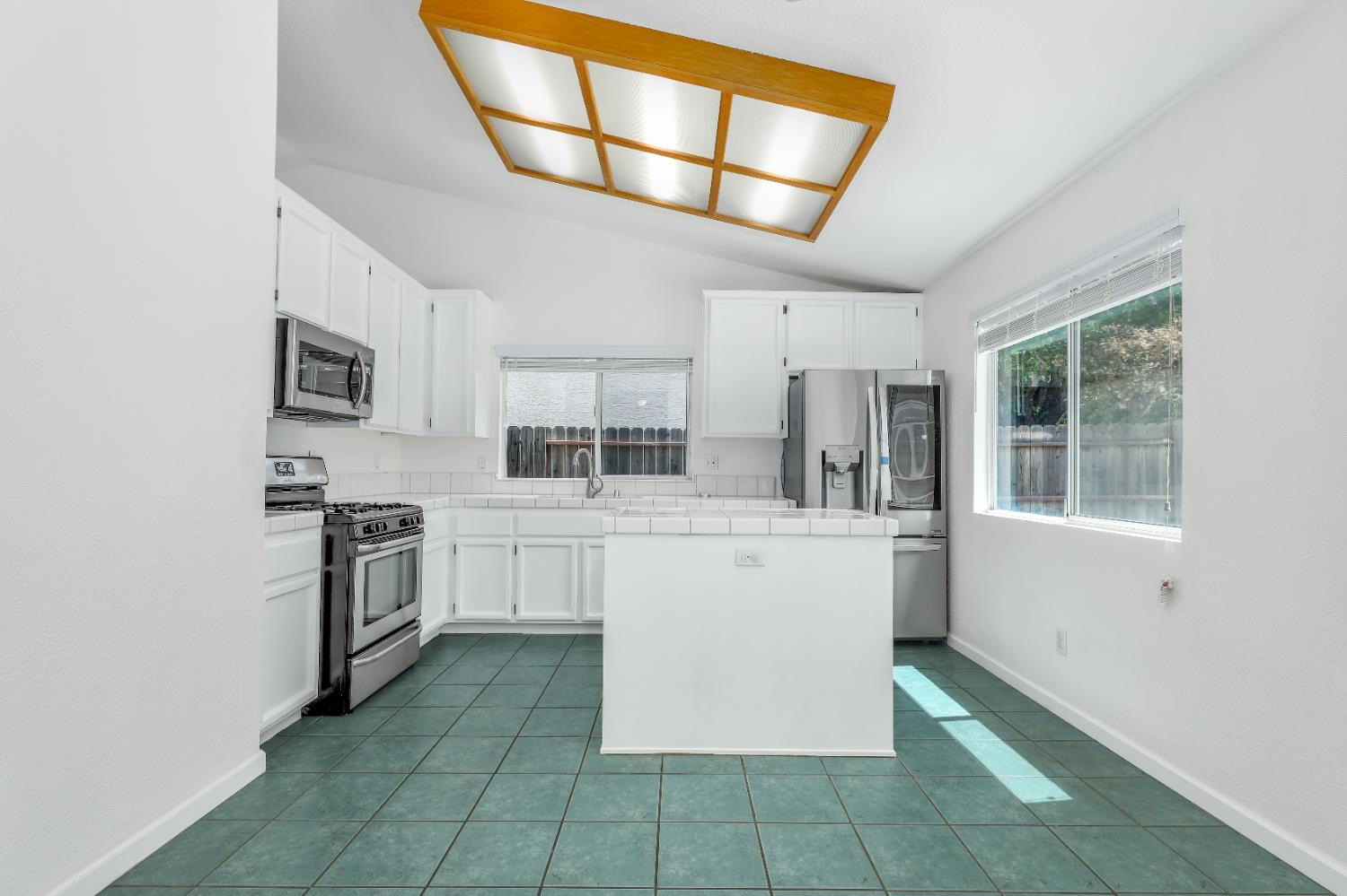 Detail Gallery Image 17 of 35 For 9134 Bungalow Way, Elk Grove,  CA 95758 - 3 Beds | 2 Baths