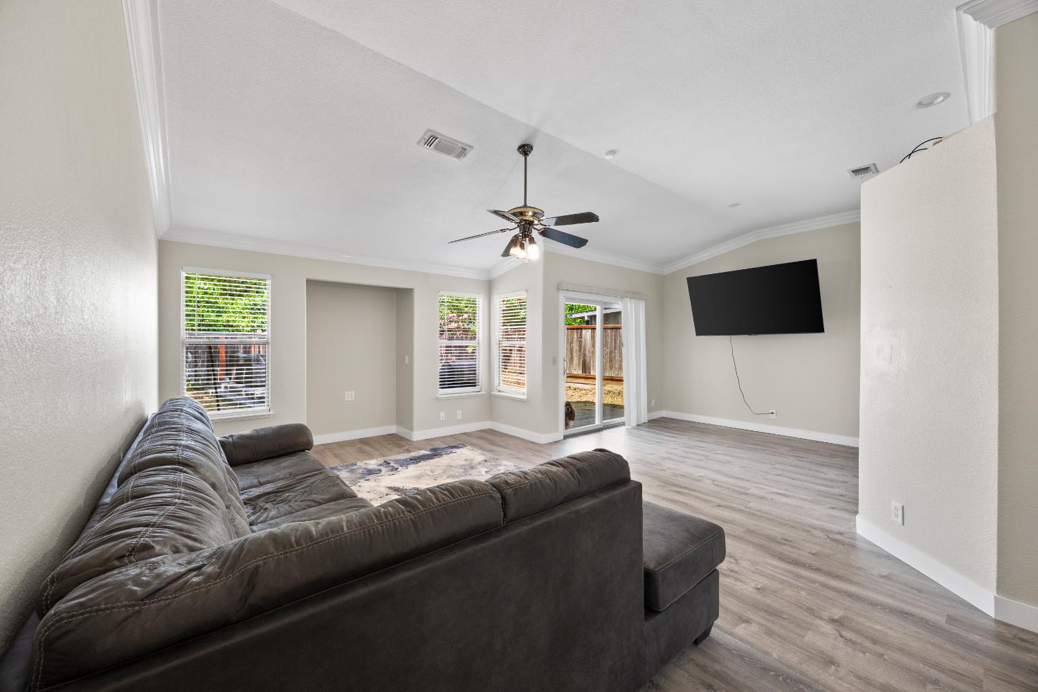 Detail Gallery Image 5 of 30 For 7246 Foxfield Way, North Highlands,  CA 95660 - 3 Beds | 2 Baths