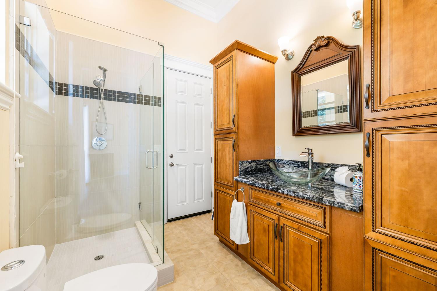 Detail Gallery Image 43 of 98 For 5521 Monte Claire Ln, Loomis,  CA 95650 - 6 Beds | 6/1 Baths