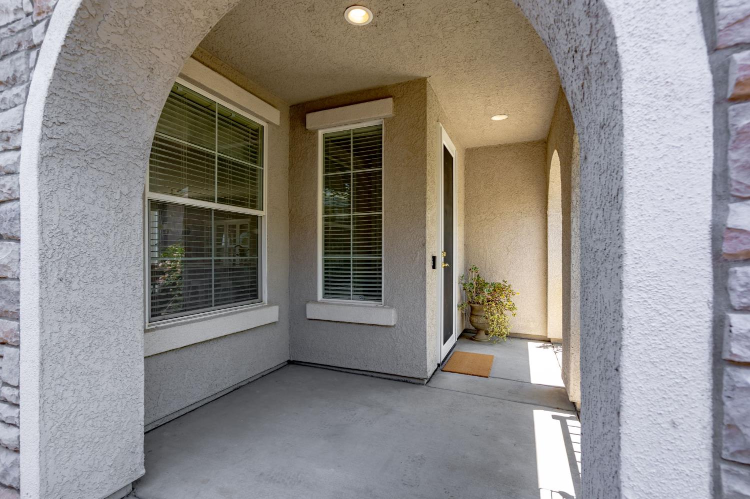 Caddington Way, Sacramento, California image 4