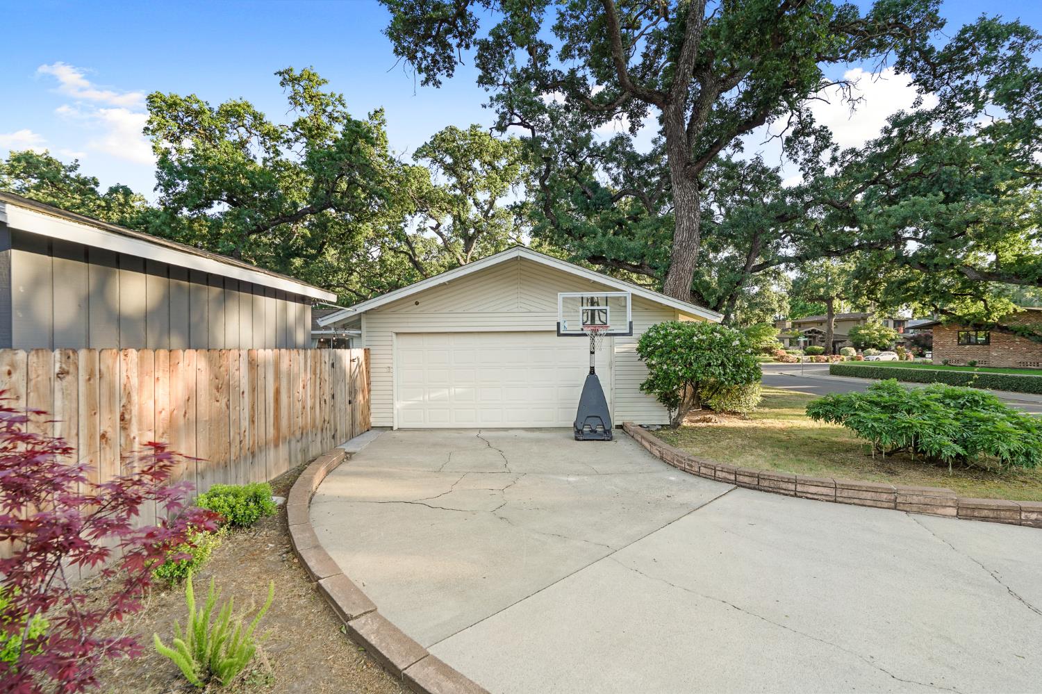 Detail Gallery Image 70 of 79 For 2321 Bonniebrook Dr, Stockton,  CA 95207 - 3 Beds | 2/1 Baths