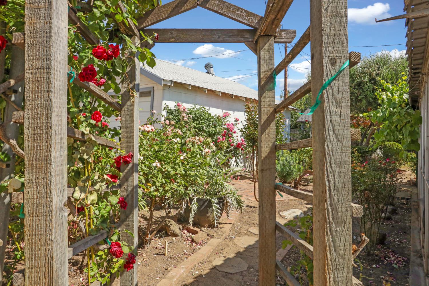 Detail Gallery Image 21 of 39 For 304 E Tokay St, Lodi,  CA 95240 - 2 Beds | 2 Baths