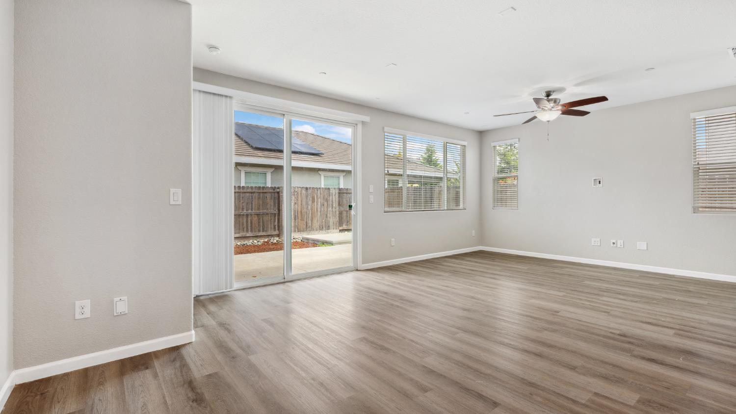 Detail Gallery Image 13 of 31 For 9064 Hourglass Cir, Roseville,  CA 95747 - 3 Beds | 2 Baths