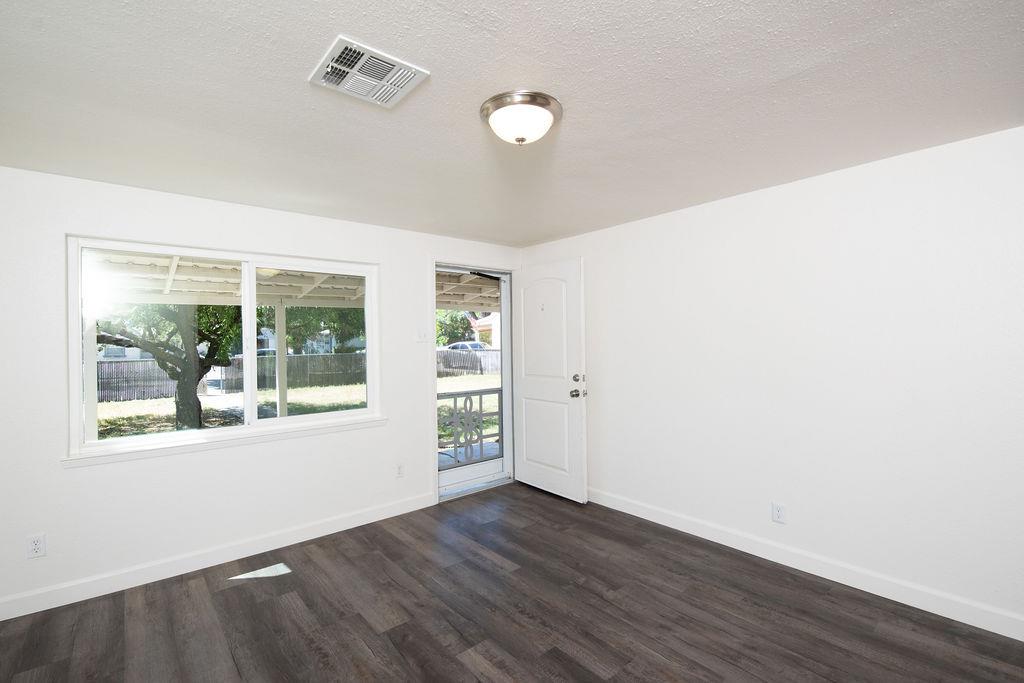 Detail Gallery Image 5 of 14 For 1541 Pearl St, Modesto,  CA 95350 - 2 Beds | 1 Baths