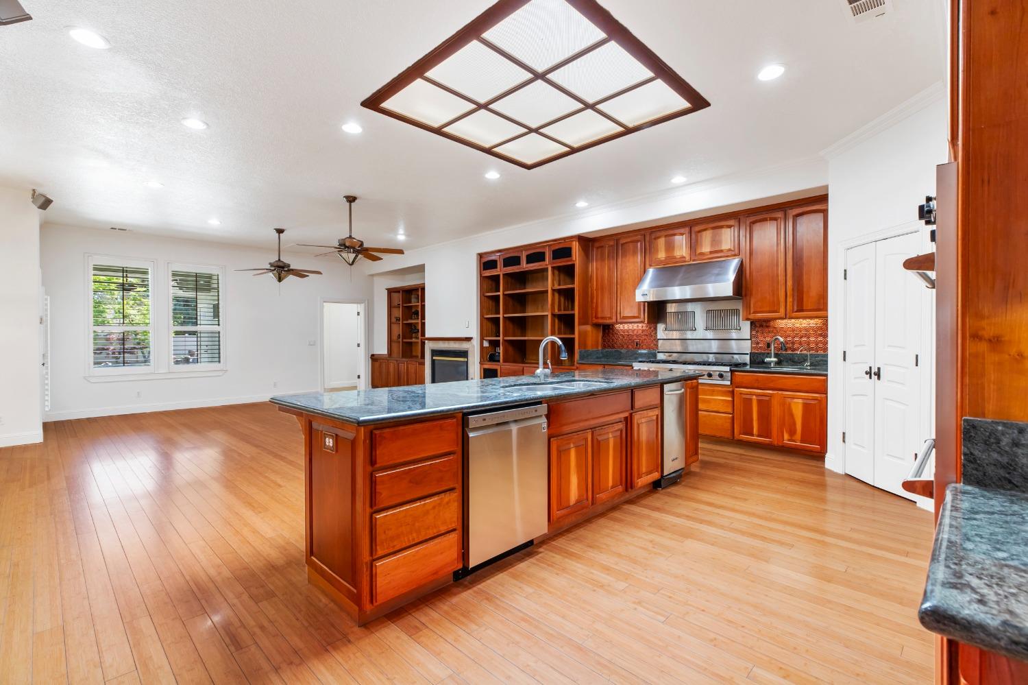 Detail Gallery Image 37 of 77 For 5000 Peach Blossom Ln, Oakdale,  CA 95361 - 5 Beds | 3/1 Baths