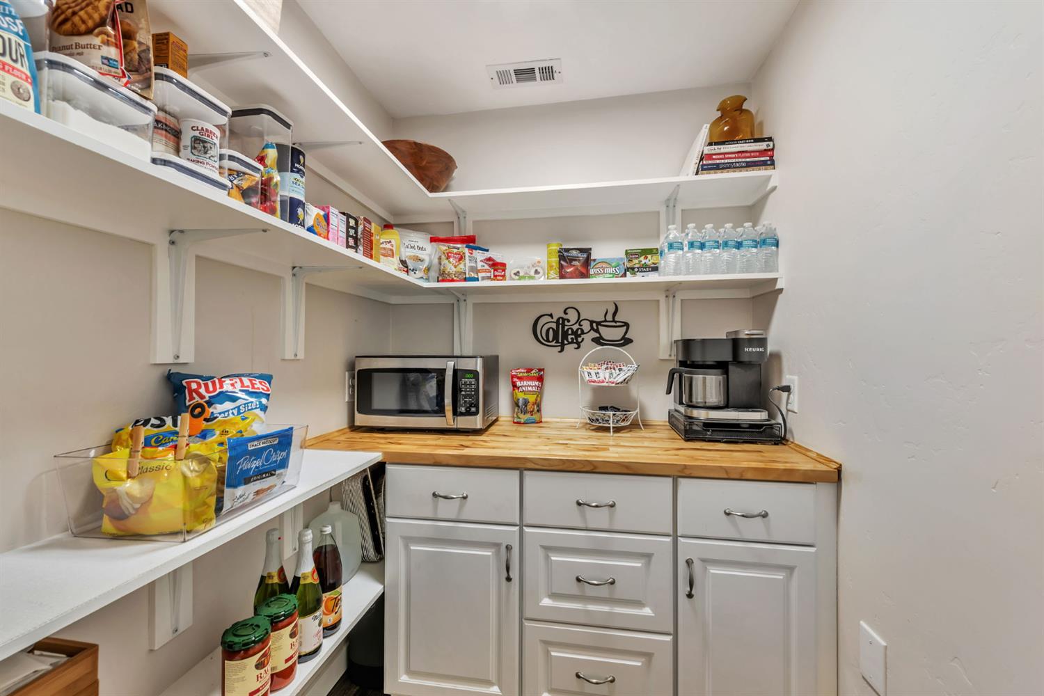 Detail Gallery Image 9 of 41 For 22175 Placer Hills Rd, Colfax,  CA 95713 - 6 Beds | 3 Baths