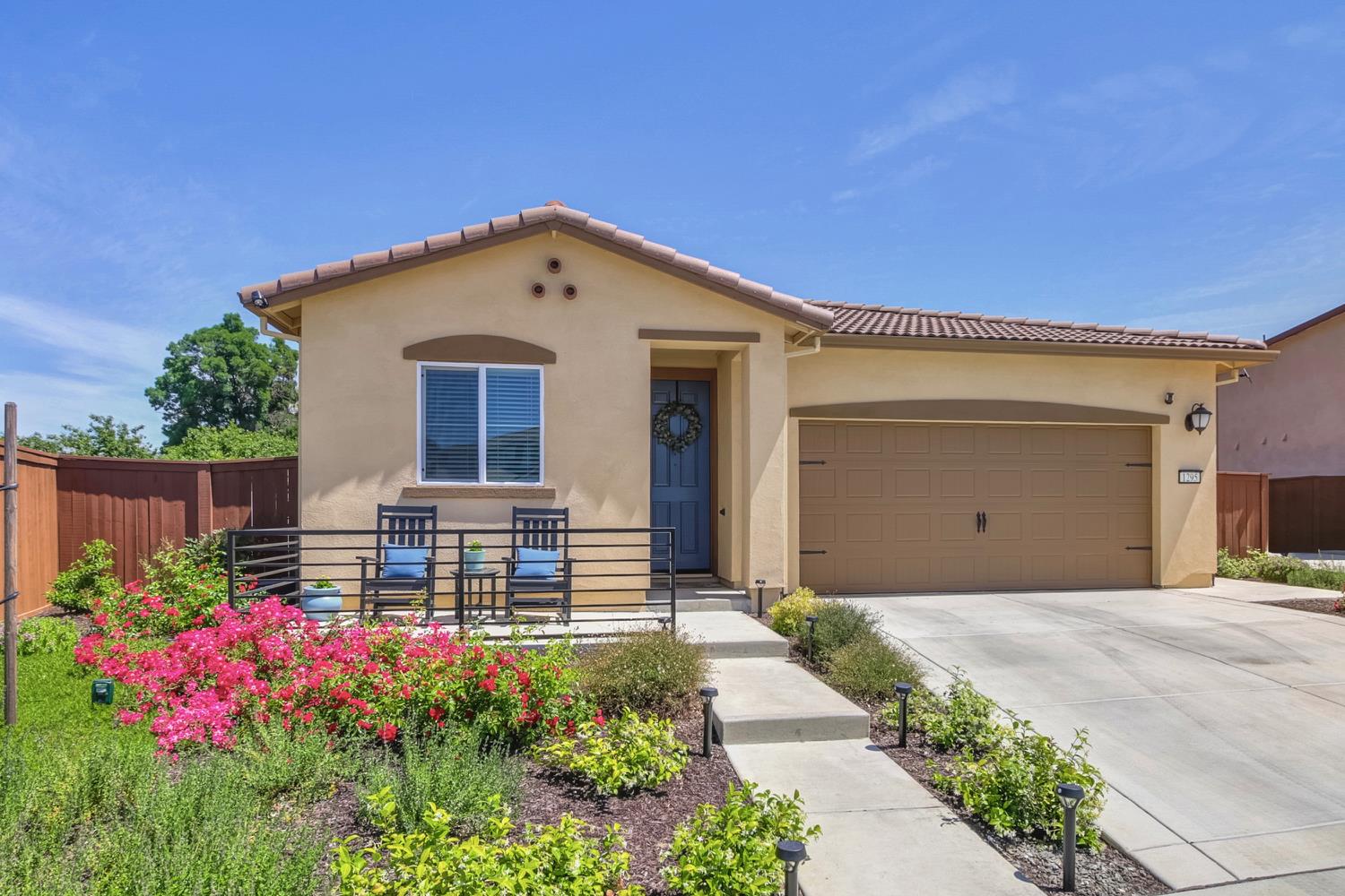 Detail Gallery Image 1 of 33 For 1295 Arriaga Way, Woodland,  CA 95776 - 4 Beds | 2 Baths